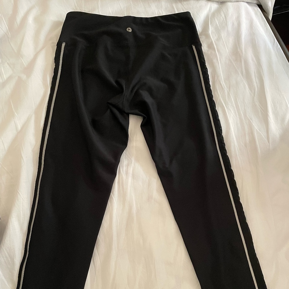 90 degree legging with mesh on the sides